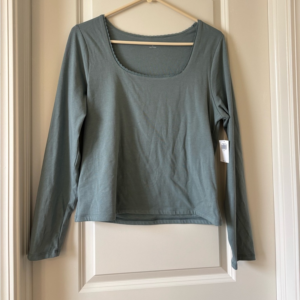 Women’s Long-Sleeve Scoop Neck Top in light Aqua